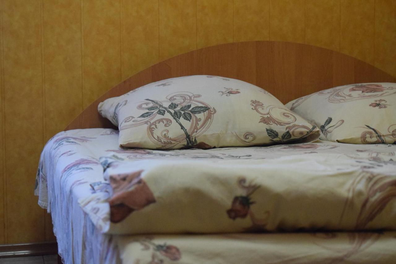 Constancia Hotel คาเมียเนตส์-โปดิลสกี ภายนอก รูปภาพ